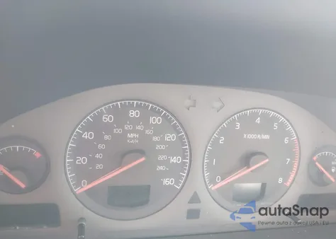 2001 Volvo V70 2.4T z USA, uszkodzony, nr VIN YV1SW58D612033421